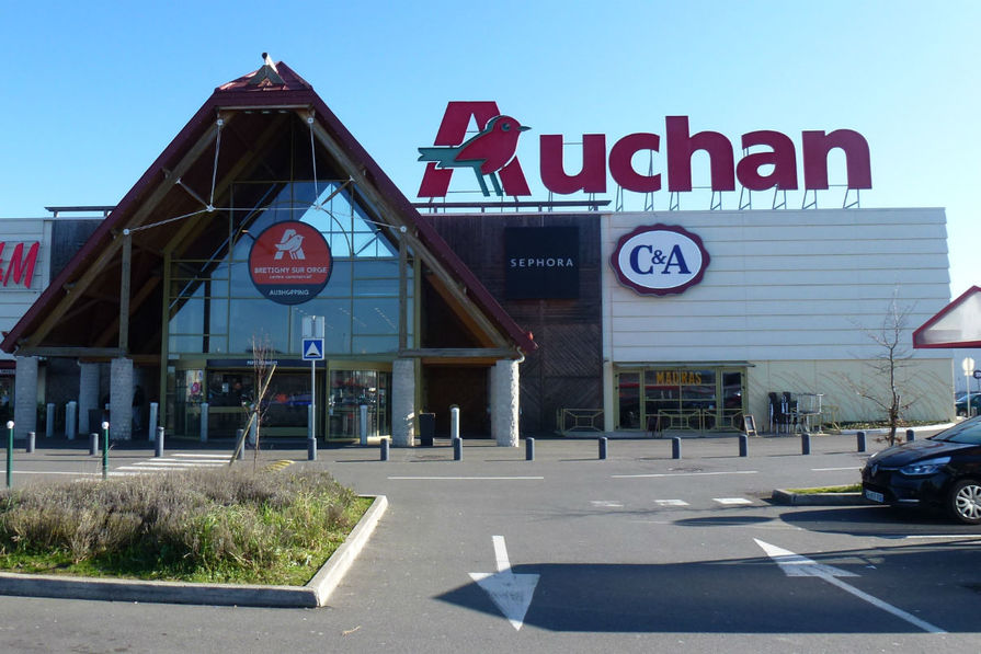 Devanture du Auchan de Bretigny